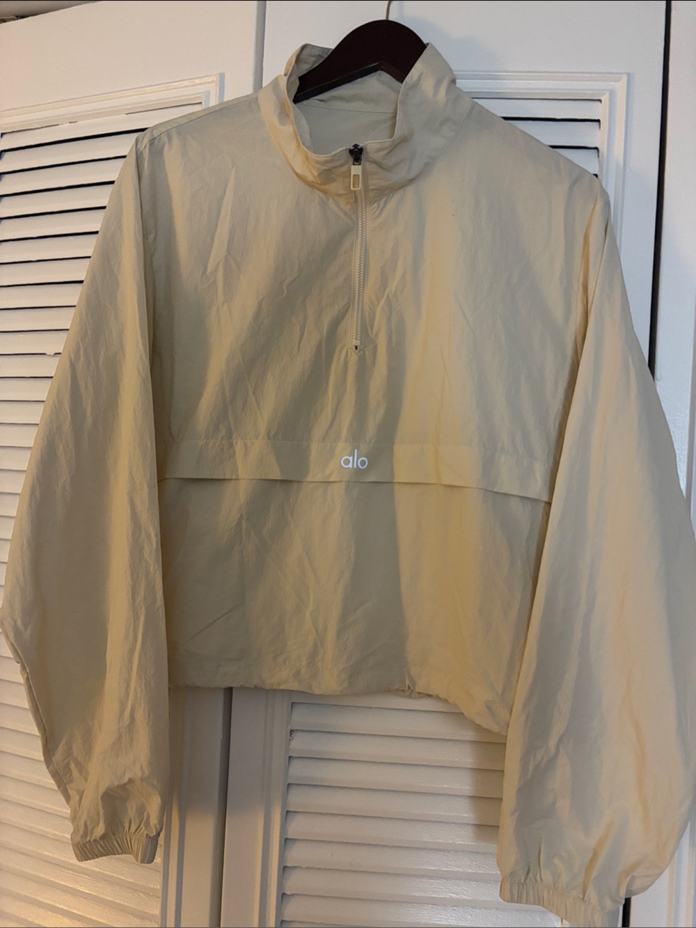 ALO Yoga Women’s Cream Jumper - size XL